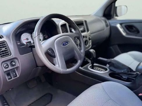 Used 2005 Ford Escape XLT image 13
