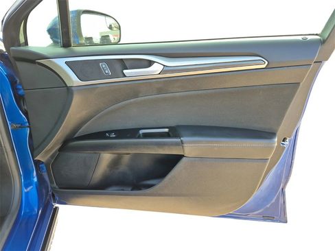 Used 2017 Ford Fusion SE w/ Equipment Group 201A image 30