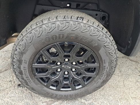 Certified 2024 Chevrolet Colorado Trail Boss w/ Advanced Trailering Package AWD/4WD image 17