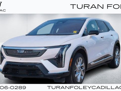 New 2025 Cadillac Optiq Luxury 1 image 1