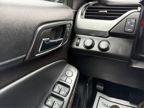 Used 2016 Chevrolet Suburban LT image 17