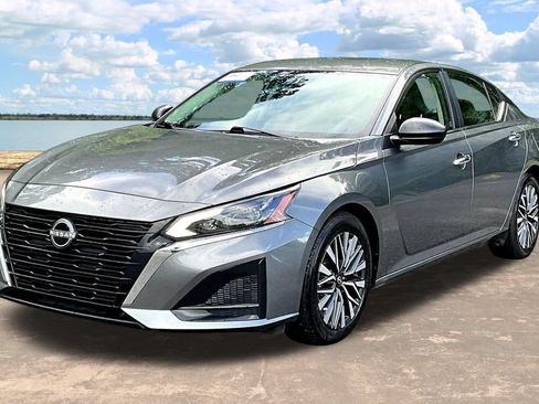 Used 2024 Nissan Altima 2.5 SV FWD image 4