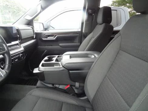 Used 2022 Chevrolet Silverado 1500 LT AWD/4WD image 10