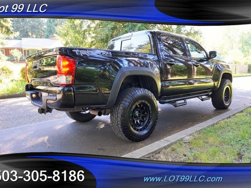 Used 2017 Toyota Tacoma TRD Off-Road w/ Premium & Technology Package AWD/4WD image 8