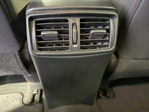 Used 2020 Nissan Rogue SV image 28