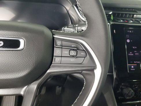 New 2025 Jeep Grand Cherokee Altitude image 23