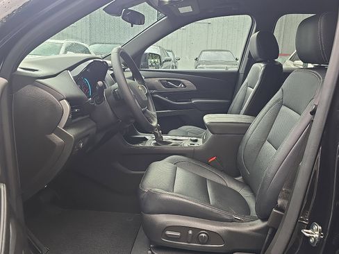 Used 2023 Chevrolet Traverse LT image 15