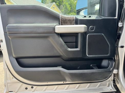 Used 2019 Ford F250 Lariat w/ Chrome Package AWD/4WD image 13