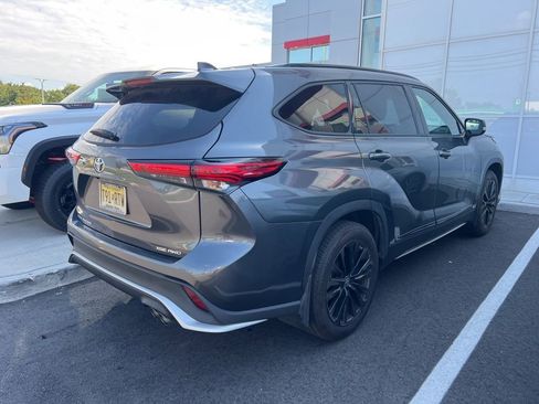 Used 2023 Toyota Highlander XSE image 3