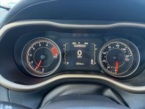 Used 2018 Jeep Cherokee Latitude w/ Altitude Package AWD/4WD image 20