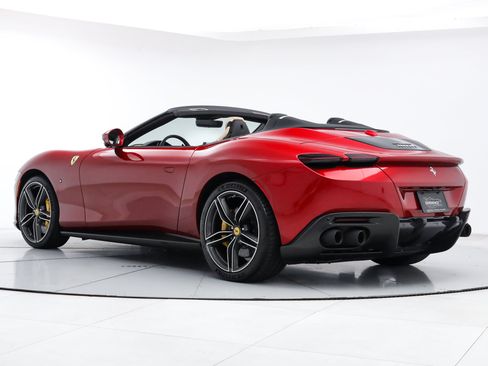 Certified 2025 Ferrari Roma Spider RWD image 9