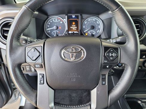 Used 2022 Toyota Tacoma TRD Off-Road AWD/4WD image 30