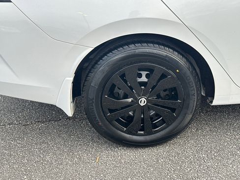 Used 2024 Nissan Versa S w/ Trunk Package image 15