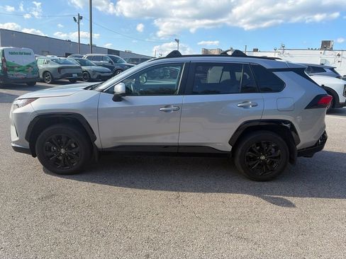 Used 2024 Toyota RAV4 SE w/ Convenience Package AWD/4WD image 2