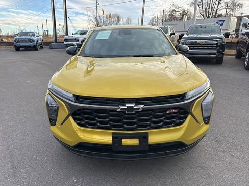 Used 2024 Chevrolet Trax RS w/ Driver Confidence Package image 8