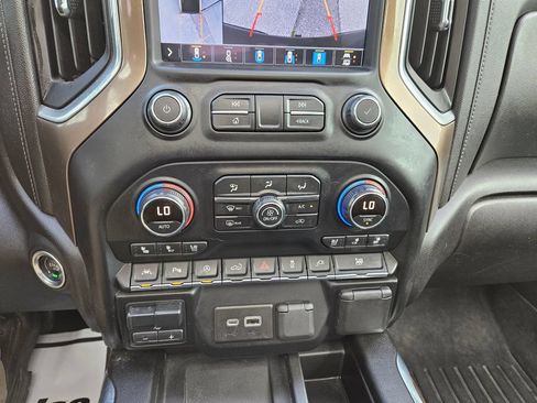 Used 2021 Chevrolet Silverado 1500 High Country w/ Technology Package AWD/4WD image 17