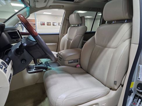 Used 2013 Lexus LX 570 4WD w/ Luxury Pkg w/Pre-crash image 15