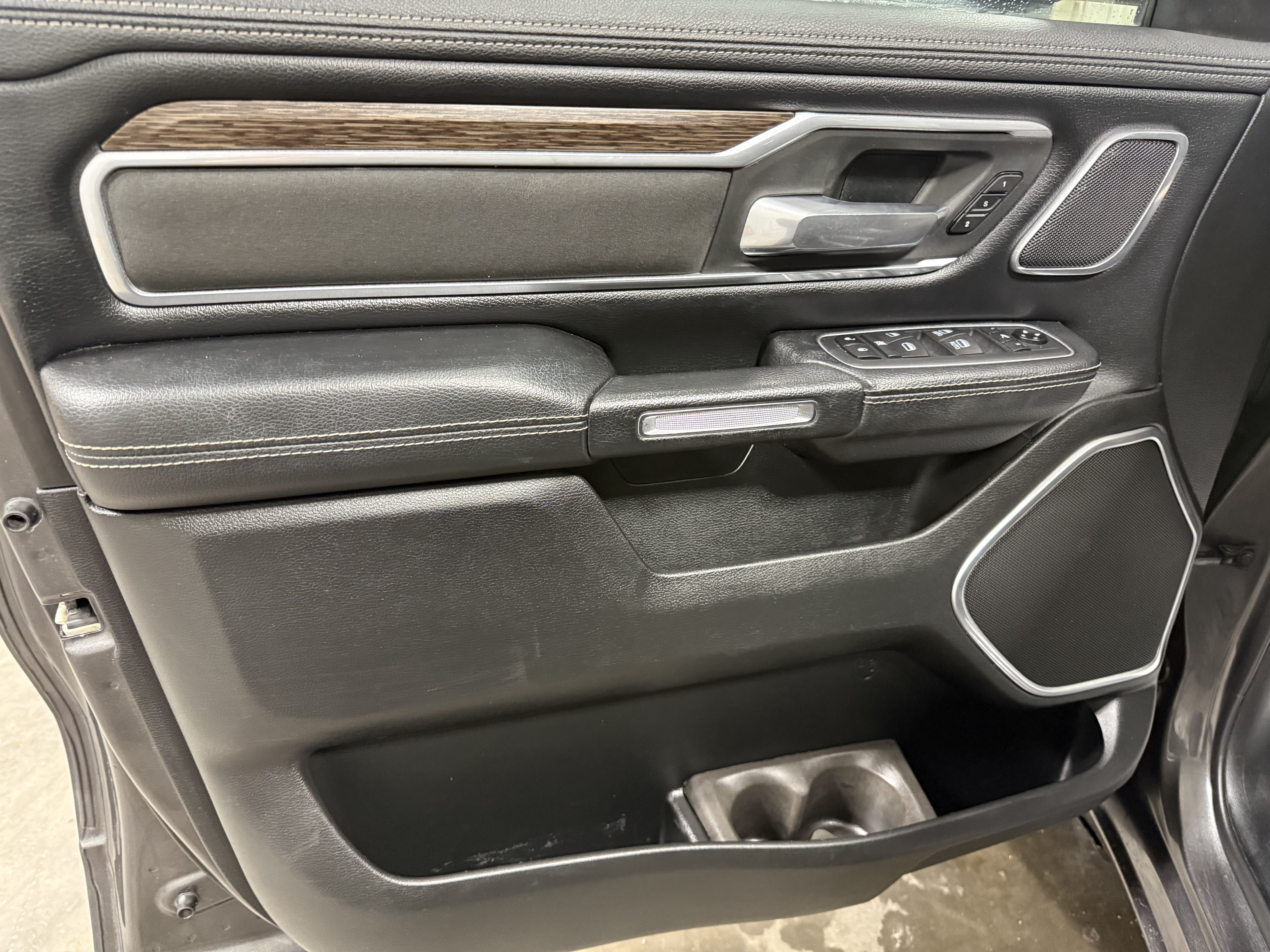 Used 2020 RAM 1500 Laramie AWD/4WD image 16