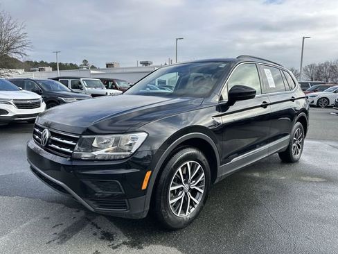 Used 2020 Volkswagen Tiguan SE w/ Panoramic Sunroof Package image 1