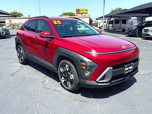 Used 2025 Hyundai Kona SEL FWD image 3