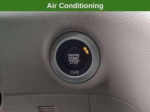 Used 2023 Chrysler Pacifica Touring-L FWD image 28