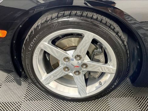 Used 2005 Chevrolet Corvette Convertible w/ Preferred Equipment Group RWD image 10
