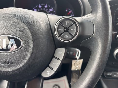 Used 2016 Kia Soul + FWD image 19