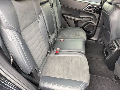 Used 2022 Mitsubishi Outlander SE image 19