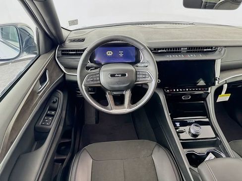 New 2026 Jeep Grand Cherokee Altitude image 25