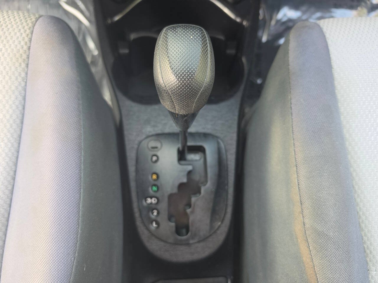Used 2013 Toyota Yaris L FWD image 37