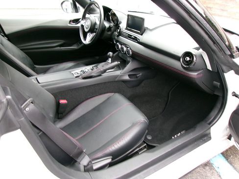 Used 2018 MAZDA MX-5 Miata Grand Touring image 6