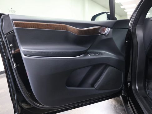 Used 2020 Tesla Model X Long Range image 19