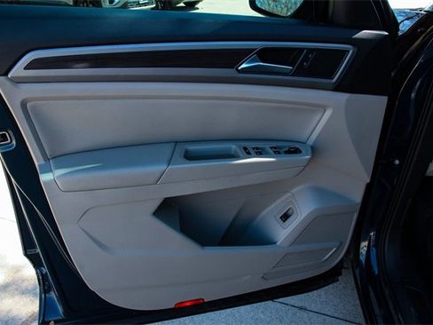 Used 2019 Volkswagen Atlas SE w/ Towing Package image 12