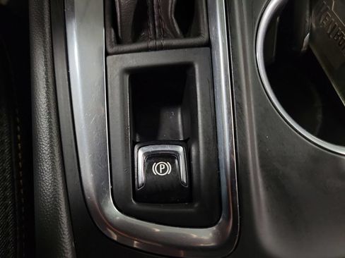 Used 2020 Chevrolet Equinox LT FWD image 16
