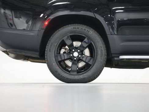 Used 2023 Land Rover Defender 130 SE AWD/4WD image 19