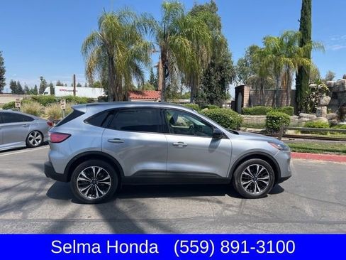 Used 2022 Ford Escape SE w/ SE Sport Appearance Package AWD/4WD image 2