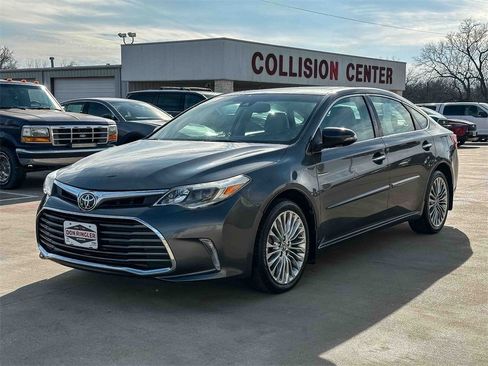 Used 2017 Toyota Avalon Limited image 7