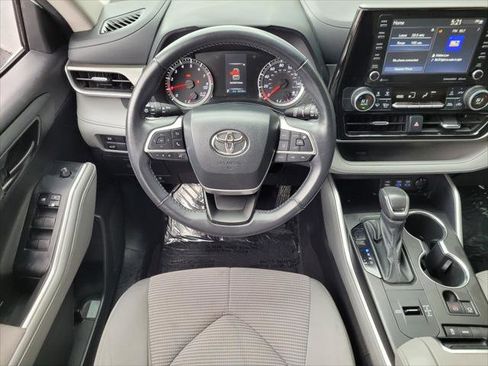 Certified 2022 Toyota Highlander LE image 12