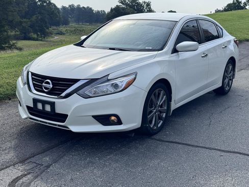 Used 2018 Nissan Altima 2.5 SR w/ SR Special Edition FWD image 2