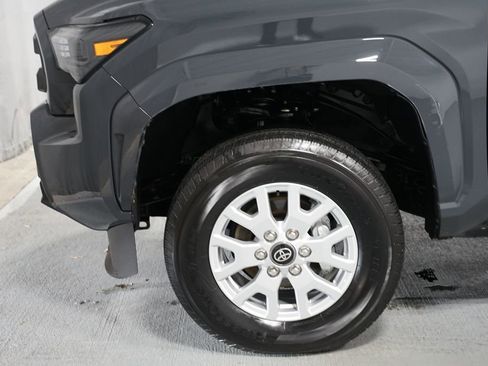 Certified 2024 Toyota Tacoma SR5 image 5