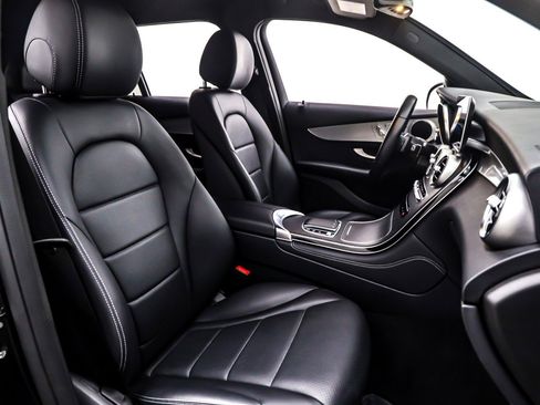 Used 2022 Mercedes-Benz GLC 300 image 8