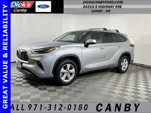Used 2024 Toyota Highlander LE image 1