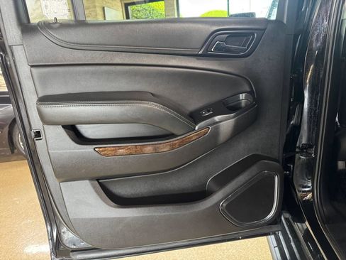 Used 2019 Chevrolet Suburban LT RWD image 17