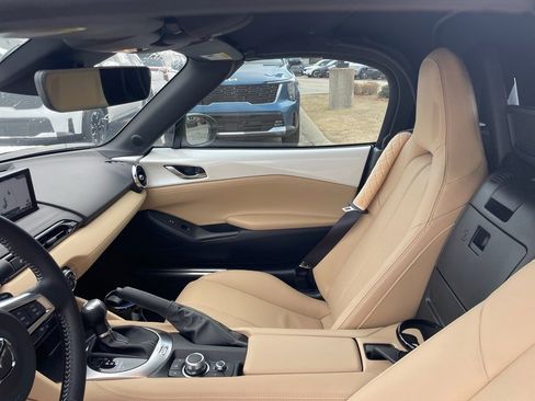 Used 2024 MAZDA MX-5 Miata Grand Touring w/ Weather Package image 9