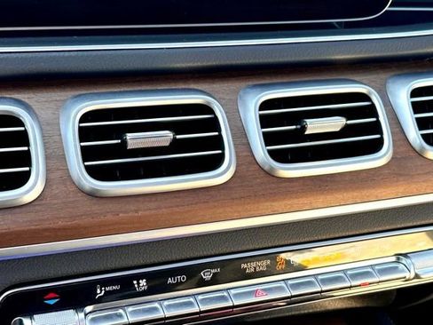 Used 2025 Mercedes-Benz GLS 450 4MATIC image 18