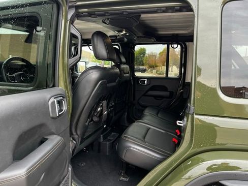 Used 2022 Jeep Wrangler Unlimited Rubicon w/ Xtreme Recon 35" Tire Package image 12