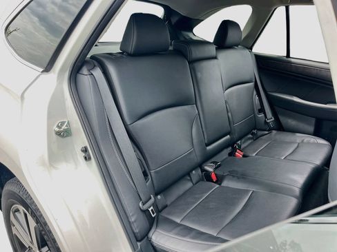 Used 2018 Subaru Outback 2.5i Limited AWD/4WD image 28