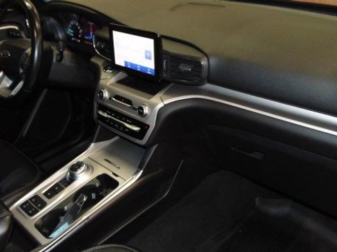 Used 2022 Ford Explorer XLT w/ Equipment Group 202A image 18