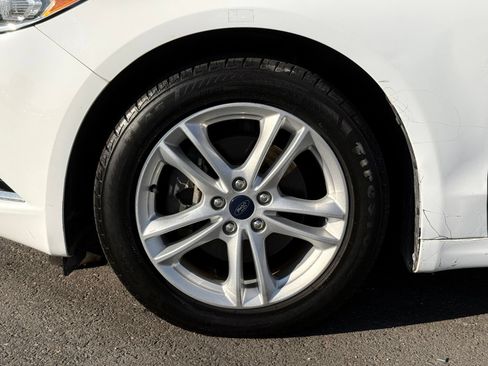 Used 2018 Ford Fusion SE w/ Equipment Group 602A FWD image 10