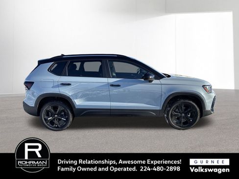 New 2026 Volkswagen Taos SE image 10